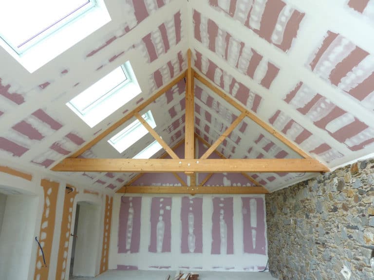 Travaux de rénovation dans combles aménageables.